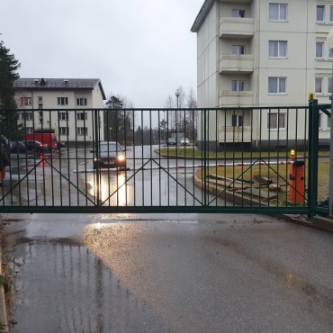 Алютех ворота откатные въездные 4750x2250